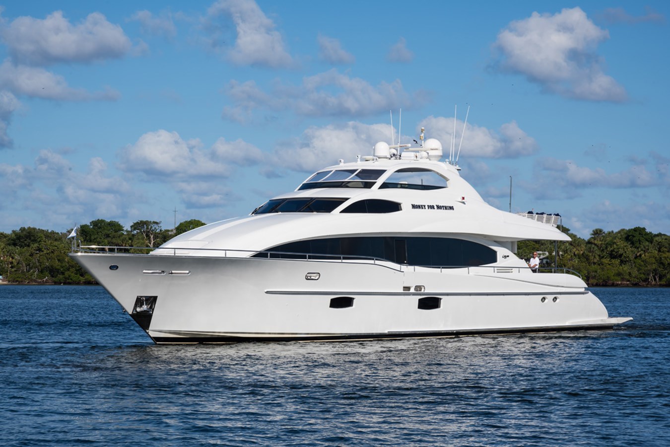 QTR Yacht Charter Details, Lazzara CHARTERWORLD Luxury Superyachts